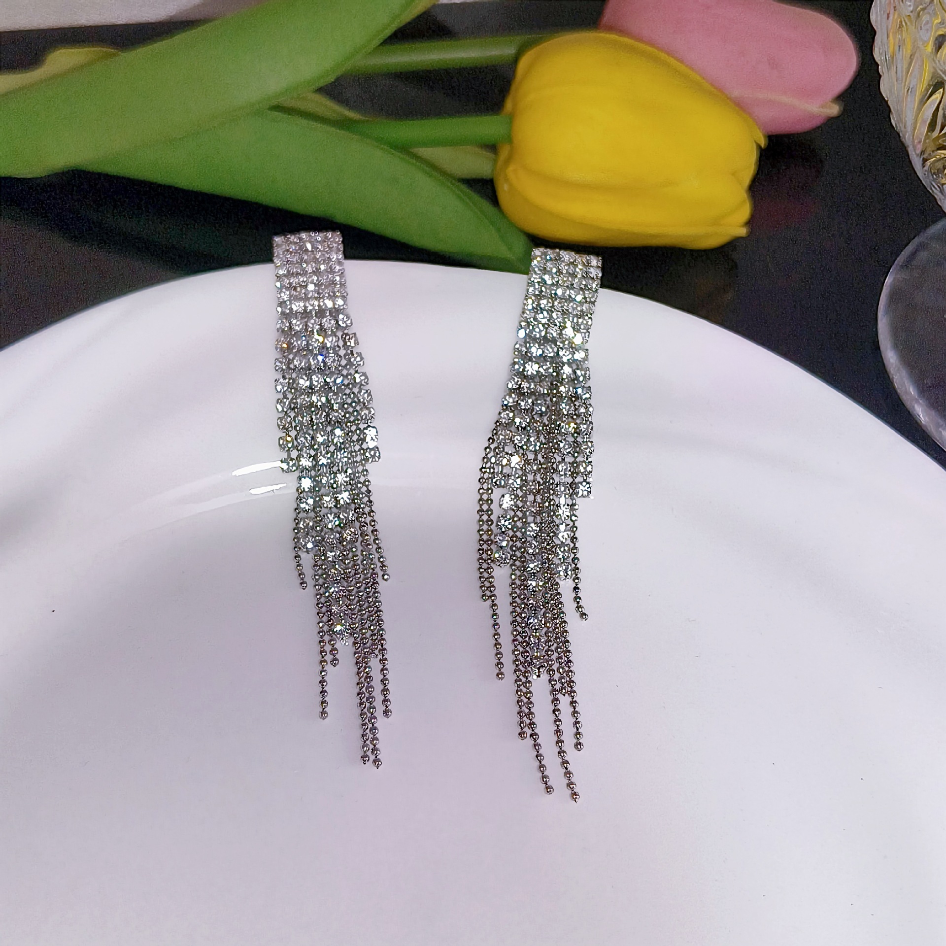 Light luxury and high-end, full-diamond long tassel earrings, new style in 2025, trendy, exaggerated, round face slimming, stud earrings for women Specification drawing