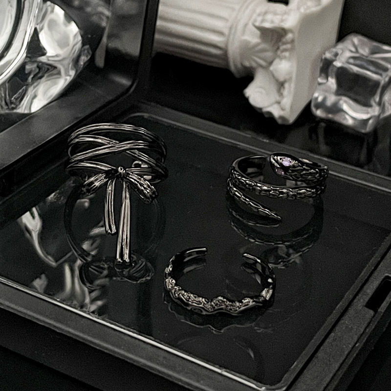 Ballet-style bow ribbon open ring, a niche design for women, adjustable index finger ring, a unique trendy ring trend Application Scenario