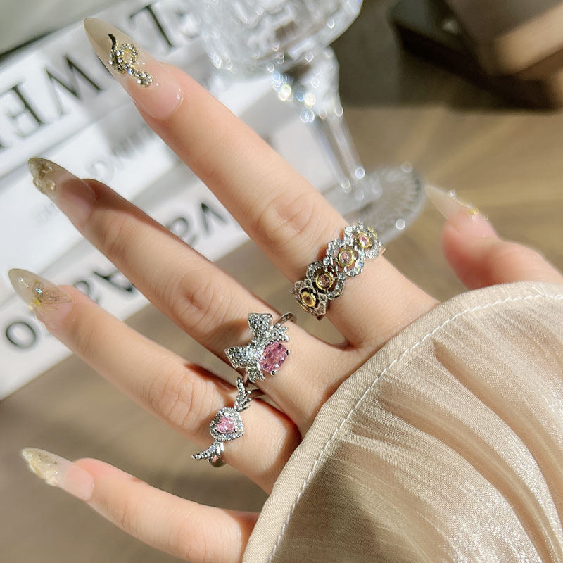Luxurious shadow lace hollowed-out two-color open ring, youthful pink diamond bow heart sweet and cool light luxury ring Specification drawing