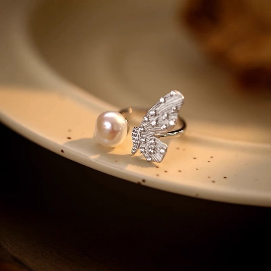 The new pearl butterfly opening ring for women, s925 sterling silver, features a unique, light luxury and high-end design, and is a versatile ring details Picture