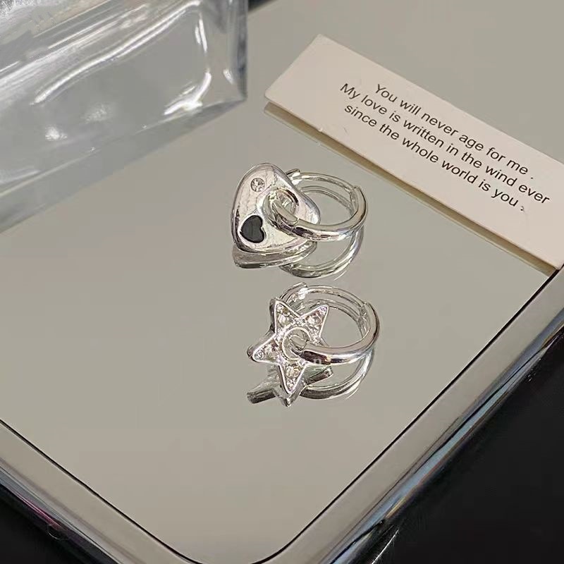 Simple and asymmetrical star-shaped heart earrings, women's fashion, niche and exquisite, internet-famous small ear buckles, new earrings wholesale details Picture