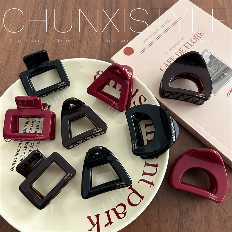2024 New thickened high ponytail medium size grab clip with gold logo letter octopus high-end look, hair grab shark clip for women details Picture