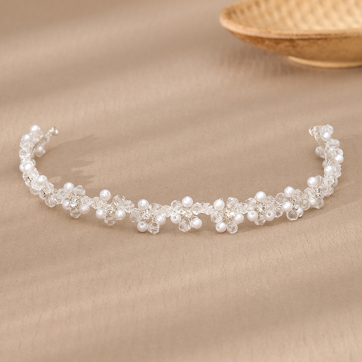 New Korean-style headwear, handcrafted pearl crystal hair bands, children's performance hair accessories, export accessories, hair bands, bride's hair bands details Picture