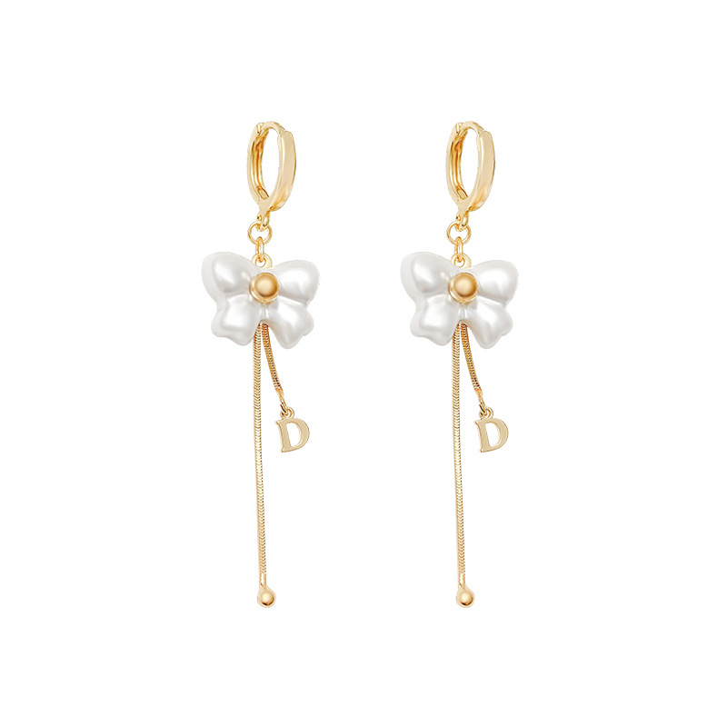 The white bow earrings with an ethereal charm exude a light luxury vibe for women. The long stud earrings have a design sense and are the same as the popular earrings on the Internet Item Picture
