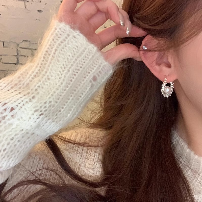 Korean-style sparkling silver pearl ring ear earrings 2025 new bestseller, high-end stud earrings with unique personality Application Scenario
