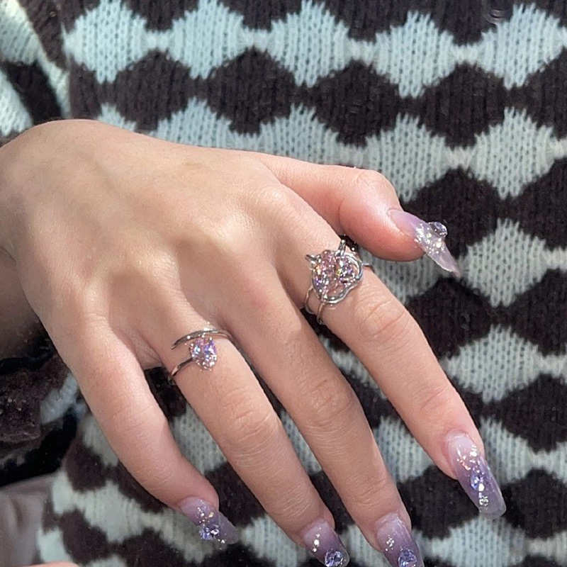 This is a unique and sweet ring designed for women, with a touch of fashion, individuality, and a high-end, light luxury, and cold style. It's an ins index ring Specification drawing