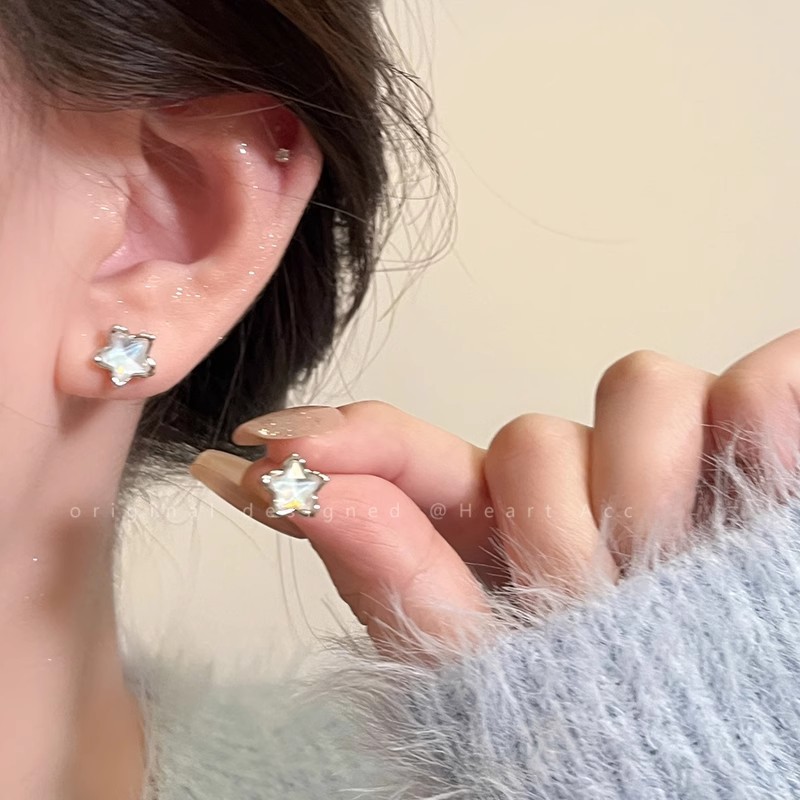 925 niche and exquisite pearl earrings, versatile and elegant flower butterfly stud earrings, light luxury, grand and high-end earrings Application Scenario
