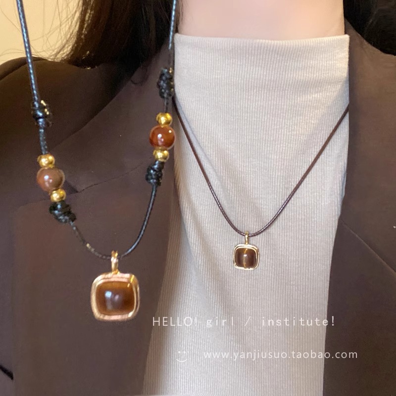 Tiger's eye stone woven leather rope necklace, a new 2024 women's light luxury and niche style sweater chain layering accessory Specification drawing