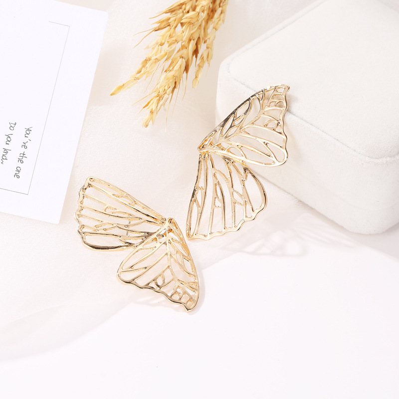 Wish AliExpress is selling exaggerated hollowed-out butterfly wing stud earrings and Middle Eastern trend fan-shaped creative earrings wholesale Specification drawing