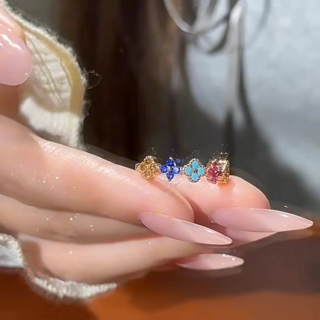 Spring and Summer dopamine color diamond four-leaf clover ring Color Gemstone Zircon design sense gentle, fashionable, elegant and high-end ring lady full figure