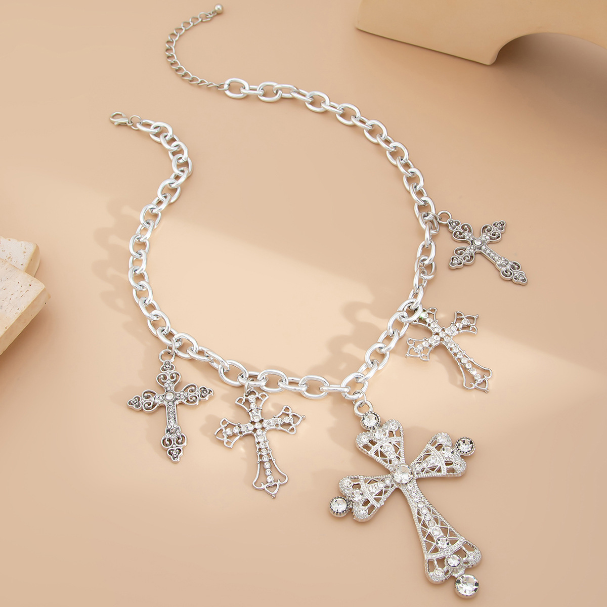 European and American cross-border jewelry, fashionable ins style diamond-encrusted cross necklace, personalized and trendy women's cross chain necklace Application Scenario