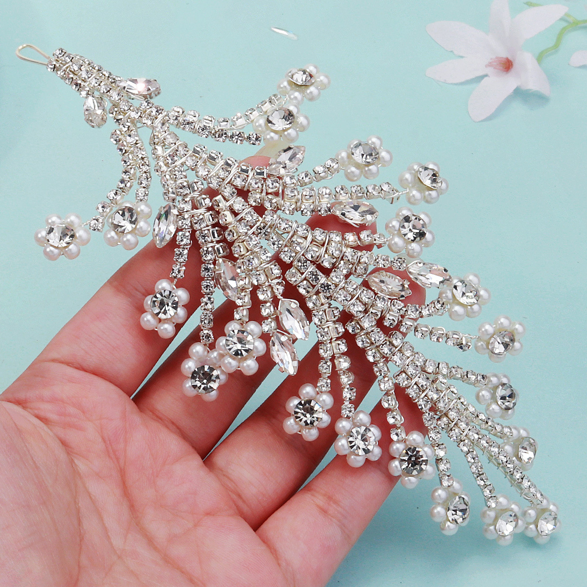 European and American bride headwear, wedding performance, leaf-shaped updo hair accessory, fashionable pearl patchwork full diamond side hair band Specification drawing