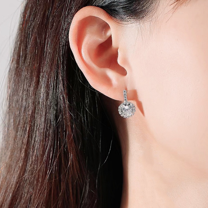 Exquisite ~ Sparkling diamond zircon light luxury high-end style full diamond earrings, women's Instagram trendy and niche design sense stud earrings and earrings full figure