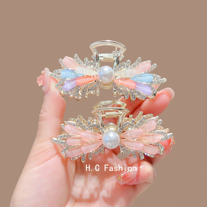 2025 New style fresh and light hair clip, female wheat ear back head clamp, medium-sized clip headpiece, semi-tied hair clip headpiece Application Scenario
