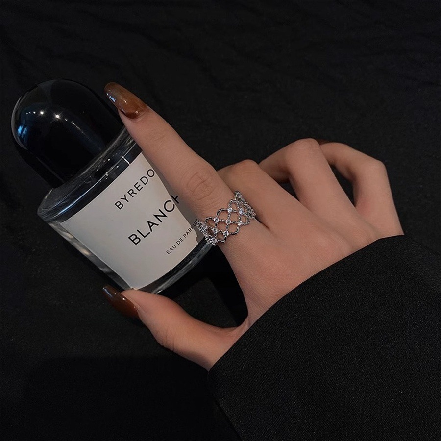 Lace hollowed-out diamond-shaped zircon ring for women, a light luxury, niche and high-end index finger ring, a cold style and fashionable open ring details Picture