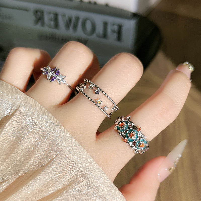 Luxurious retro ethnic style flower pleated ring for women, fashionable hollowed-out star style, European and American adjustable index finger ring details Picture
