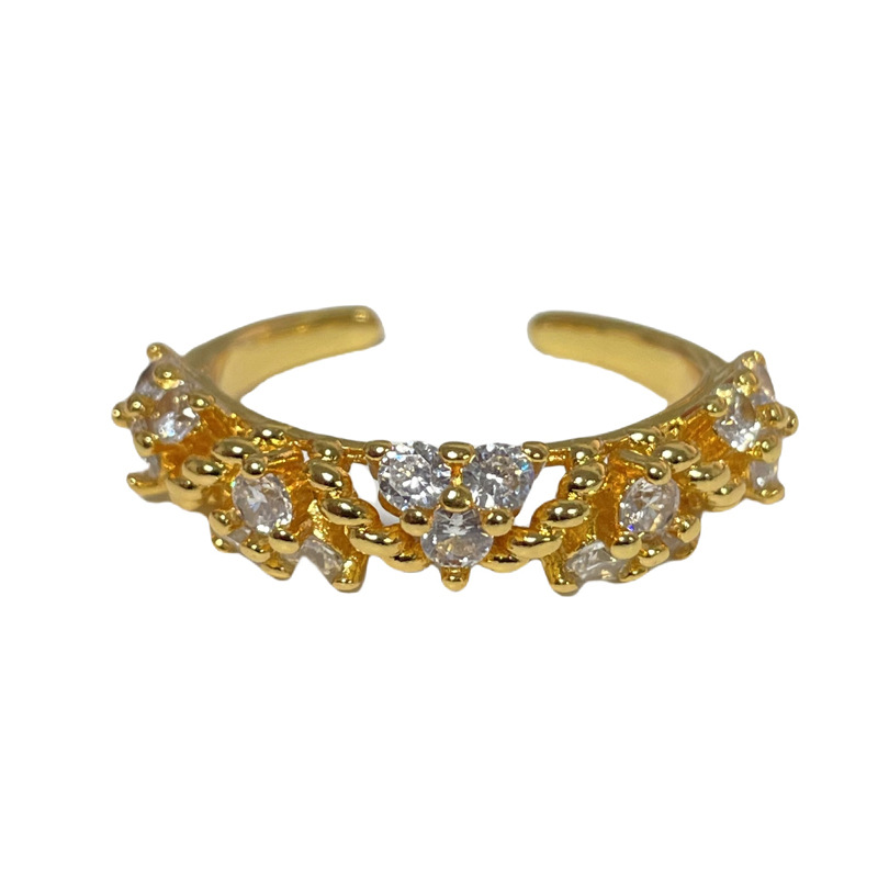 A simple and versatile ring with a mid-style diamond setting, suitable for women to adjust their temperament. It features a niche design with a sense of high-end luxury and a light layering effect Item Picture