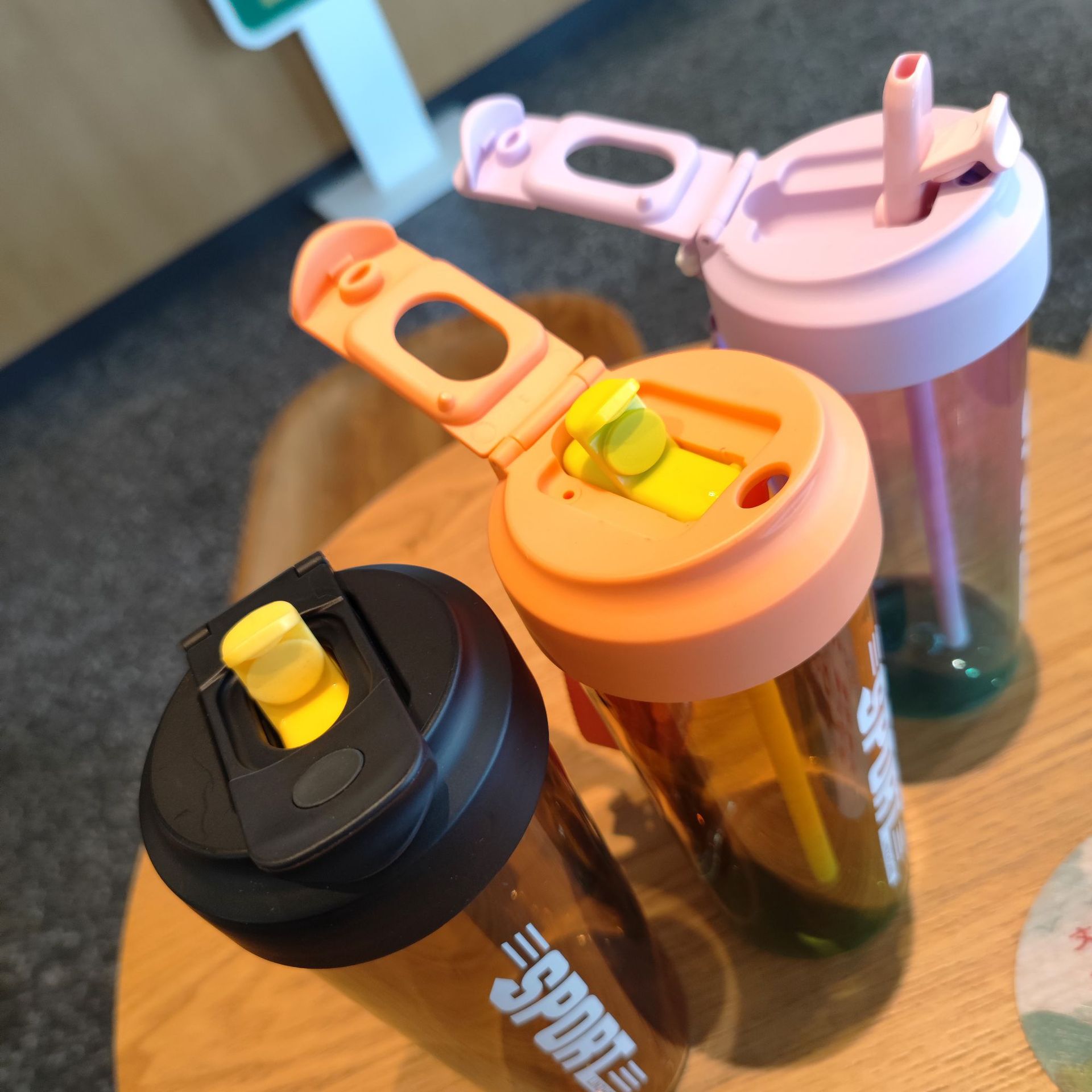 Wholesale of new high-appeartion-level Korean portable coffee cups, double drinking cups, student milk tea cups and portable plastic cups Application Scenario