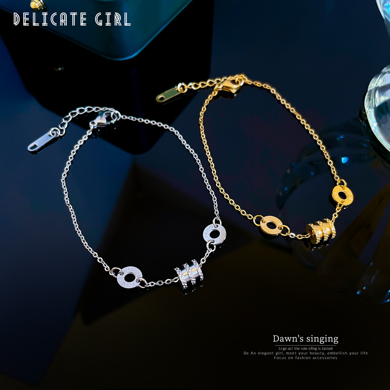 【 All-titanium Steel 】 Dongdaemun's unique round plate waist letter chain bracelet, a retro best friend of a female Internet celebrity full figure