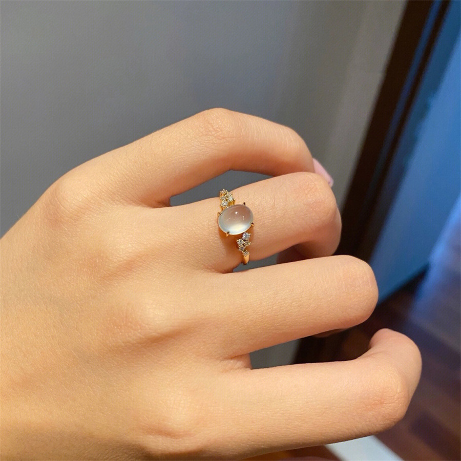Exquisite moonstone ring for women, simple, retro, niche, light luxury, high-end feel, shining zircon white ice jade open ring Specification drawing