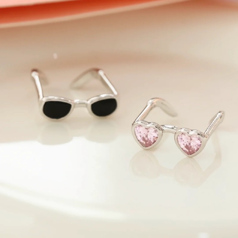 Sunglasses ring, heart-shaped pink diamond, zircon opening, simple and cold style, individual and fashionable student couple ring, index finger ring Application Scenario