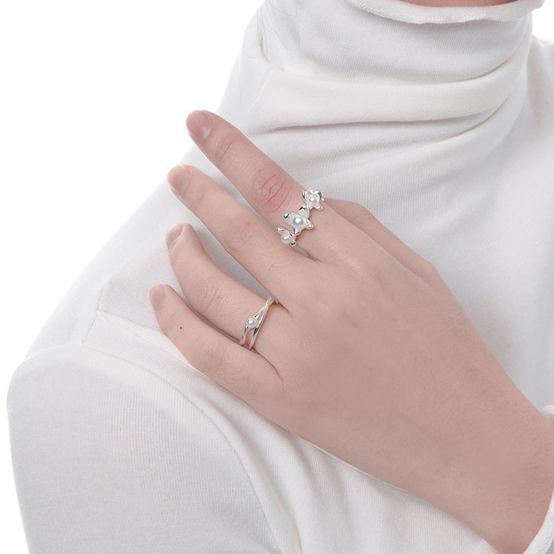 A niche design with a high-end pearl opening ring, a women's hollowed-out ins light luxury fashion cold style butterfly index finger ring details Picture
