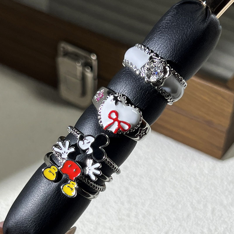Sweet and cool girl y2k girlish heart-shaped bow open ring, a creative Mickey ring with a childlike atmosphere Application Scenario