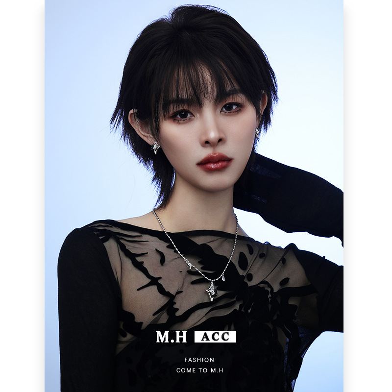 Four-pointed star necklace for women, a sweet and cool hip-hop niche design with a European and American Instagram style. It exudes a sense of sophistication and is a versatile and fashionable sweater chain Specification drawing