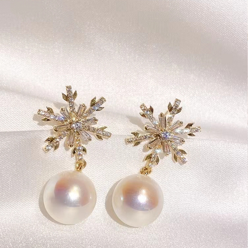 Winter snowflake pearl earrings for Women 2025 Autumn and Winter, exquisite earrings s925 Korean style earrings, French style ears Application Scenario
