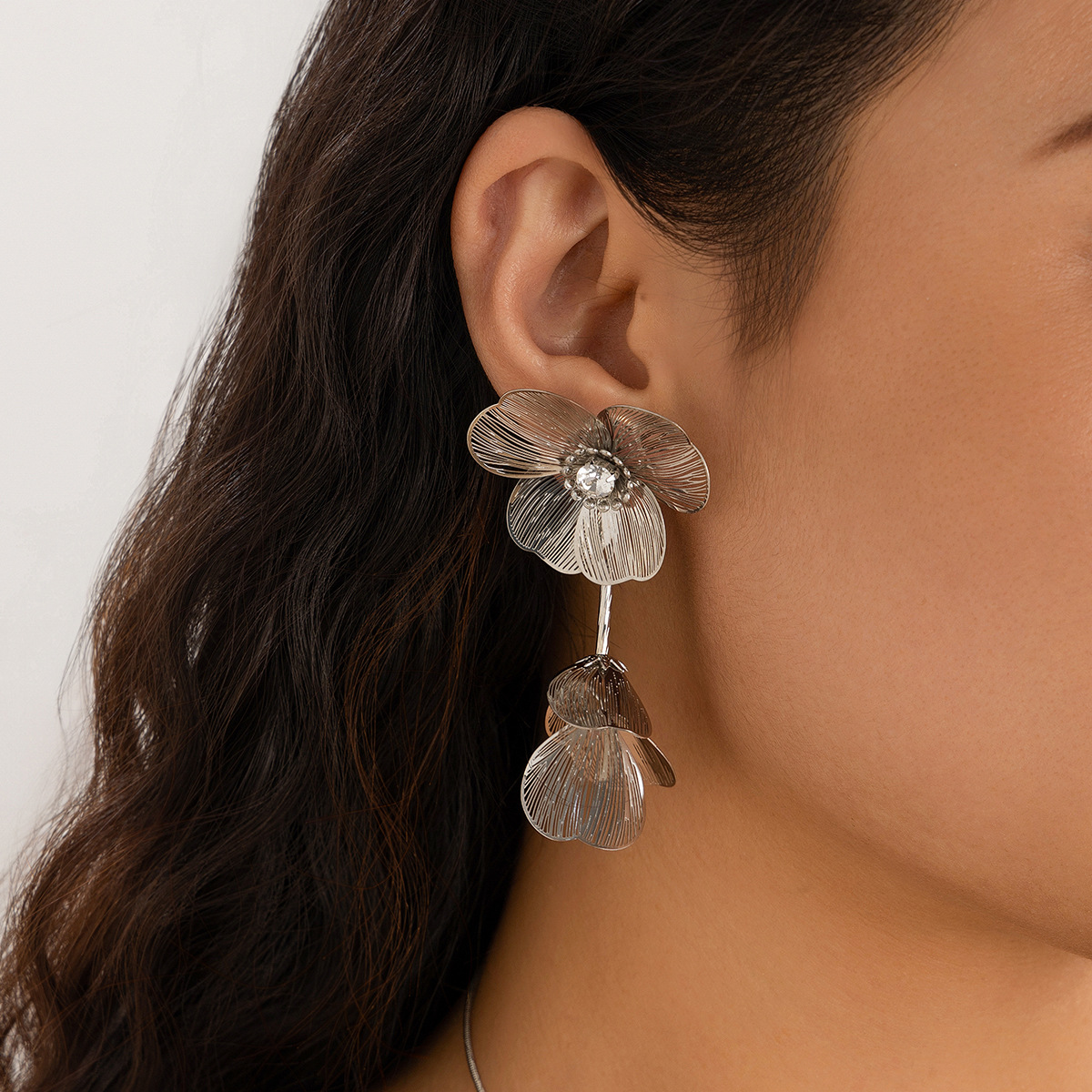 European and American cross-border jewelry, flower, versatile collarbone chain earrings, design sense jewelry accessories, alloy summer new jewelry Specification drawing
