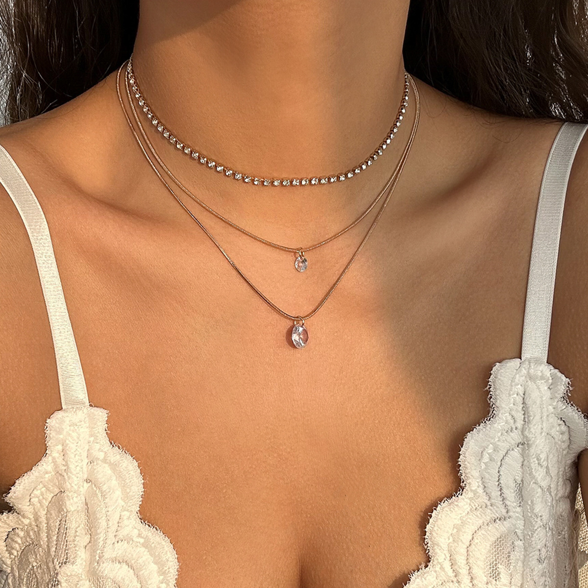 European and American cross-border jewelry, simple design sense, plain chain snake bone chain necklace, fashionable small, multi-layer water diamond necklace Application Scenario