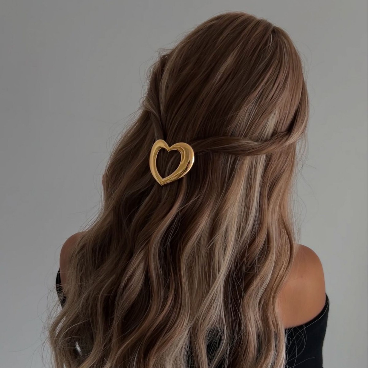 European and American cross-border hair accessories, simple yet luxurious heart-shaped braided hair clips, alloy electroplated high-end hair clips wholesale Specification drawing