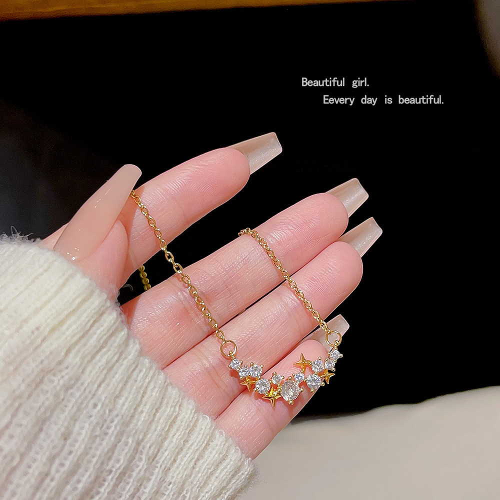 A niche design star necklace, the same style as a Korean Internet celebrity's Instagram fashion and elegant collarbone chain titanium steel accessory details Picture