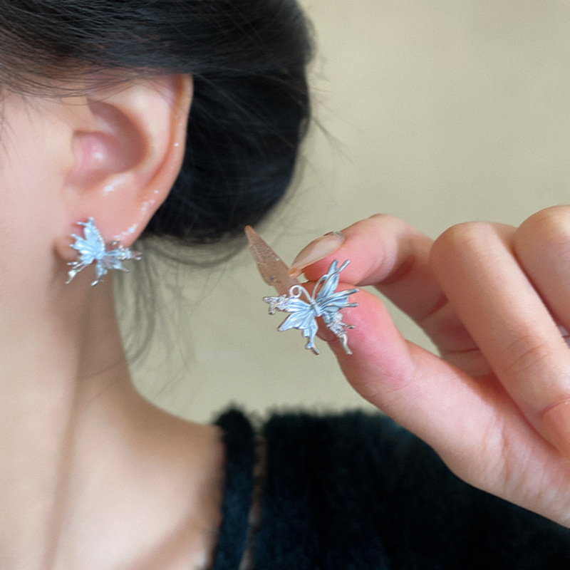 Korean-style metal diamond-encrusted butterfly stud earrings for women in autumn and winter are fashionable and retro. They exude a sense of sophistication, are simple and versatile, and are a trendy ear accessory details Picture
