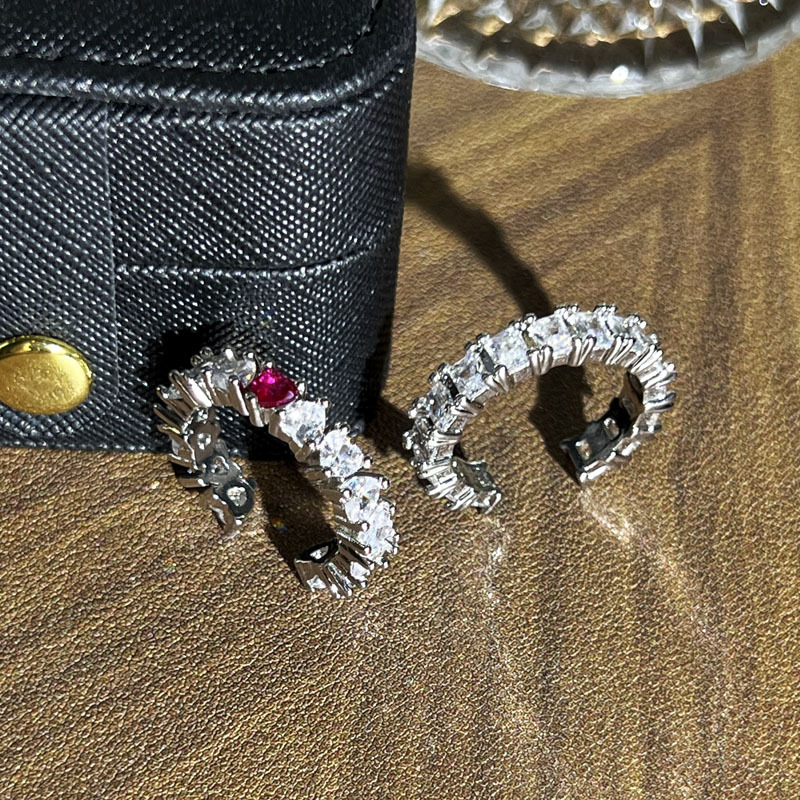 A light luxury, heavy craftsmanship, full diamond heart, high-end and fashionable open ring for women, a French row of diamonds, versatile and elegant style index finger ring Application Scenario