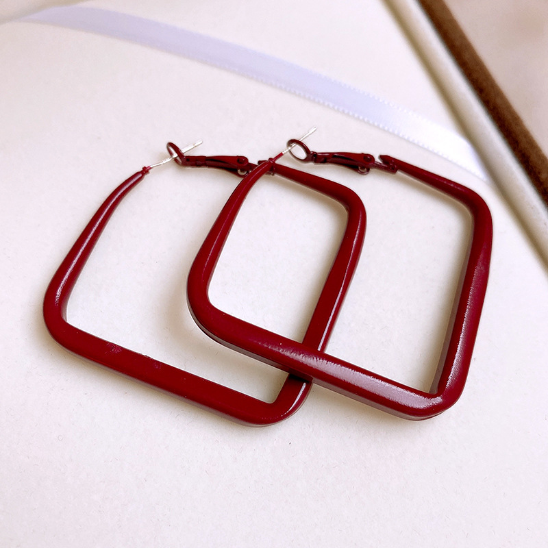 Ankela red square geometric earrings, European and American fashion high-end ear rings, Hong Kong style retro earrings wholesale Application Scenario