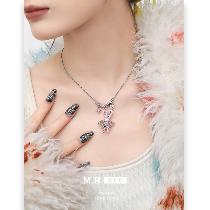 Sweet and cool ins pink rabbit necklace, women's fashion design sense, silver four-pointed star collarbone chain, niche and versatile pendant details Picture