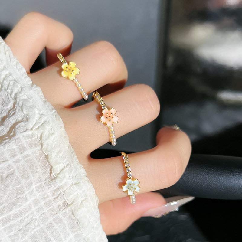 Sweet Daisy small flower pearl light luxury open ring, women's gradient enamel exquisite and unique texture niche ring full figure