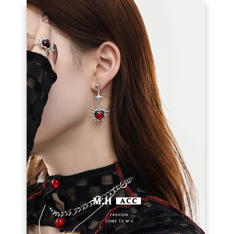 Gothic dark thorny heart-shaped earrings with a niche and high-end feel, European and American cross-border earrings, fashionable and elegant earring accessories Specification drawing