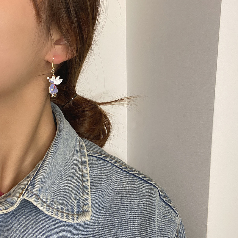 Heidi Clara's asymmetrical glazed, fresh, sweet and cute Korean fashion earrings, stud earrings, ear clips and earrings Application Scenario