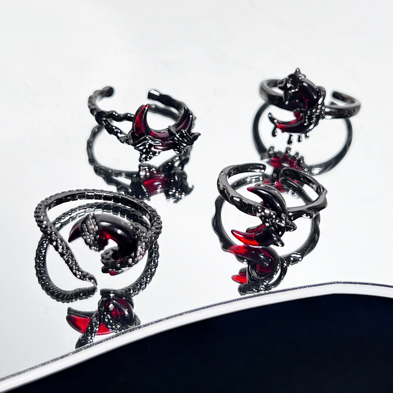Unique red crescent-shaped lava opening ring for women, European and American dark punk fashion, thorny pleated ring trend Specification drawing