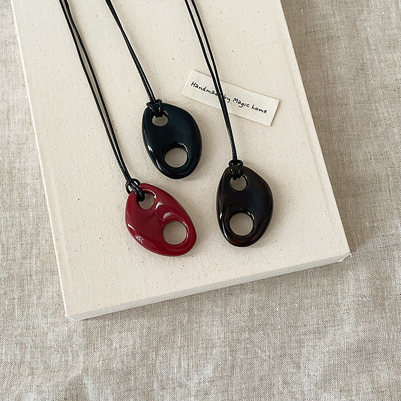 Pig nose resin pendant, long black rope necklace, women's retro personality, versatile style, fashionable neckchain, collarbone chain Application Scenario