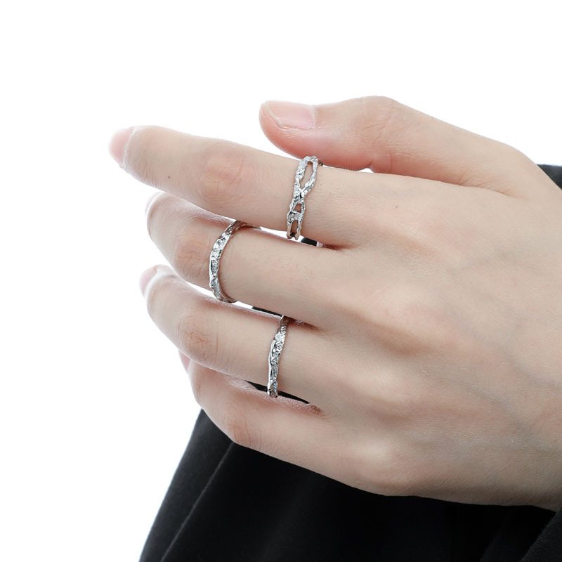This niche design features a simple texture and is versatile. It's a plain ring with an open opening. It's a cool and stylish ring for women on Instagram details Picture