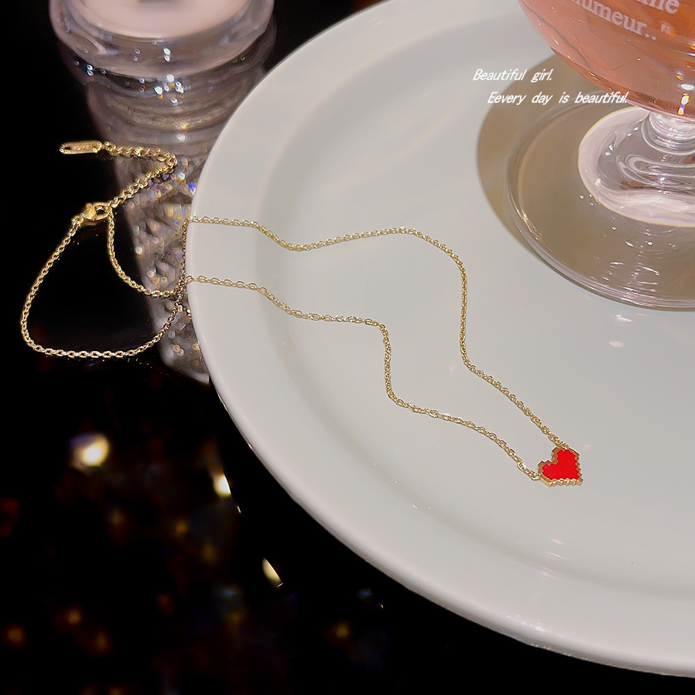 Korean sweet student red heart-shaped necklace for women, a light luxury and niche 2024 new heart-shaped collarbone chain accessory Application Scenario