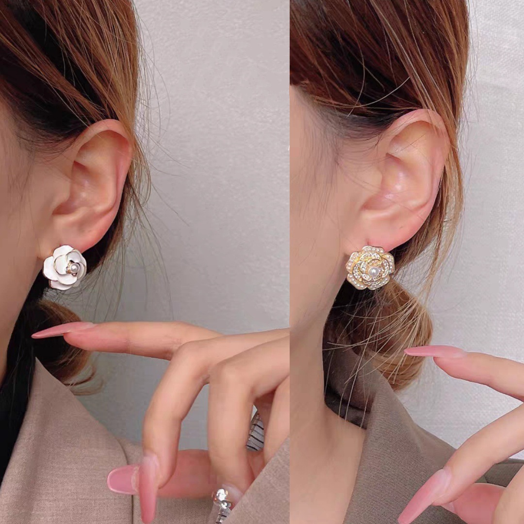 Light luxury high-end design earrings, asymmetrical camellia stud earrings, goddesses' temperament, gentle and romantic earrings full figure