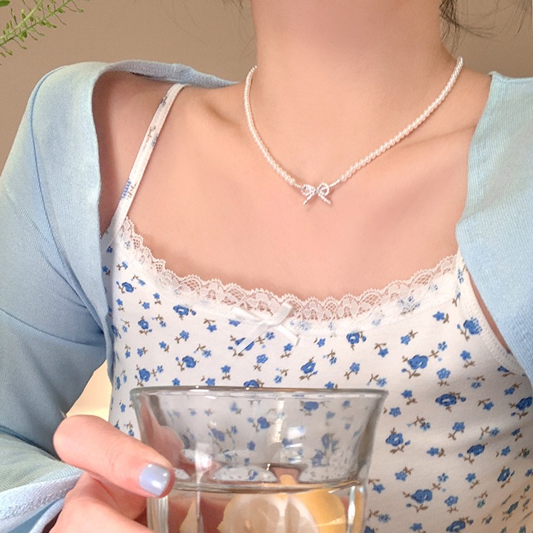 Wholesale of 2024 new style pearl bow necklace with a light luxury and niche design sense, sweet collarbone chain full figure