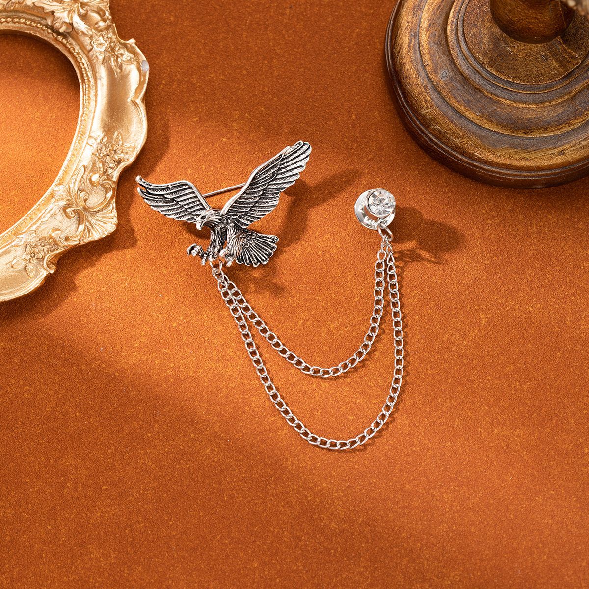 European and American retro, powerful eagle men's high-end suit brooch, simple wing metal tassels, high-end sense chest decoration Application Scenario