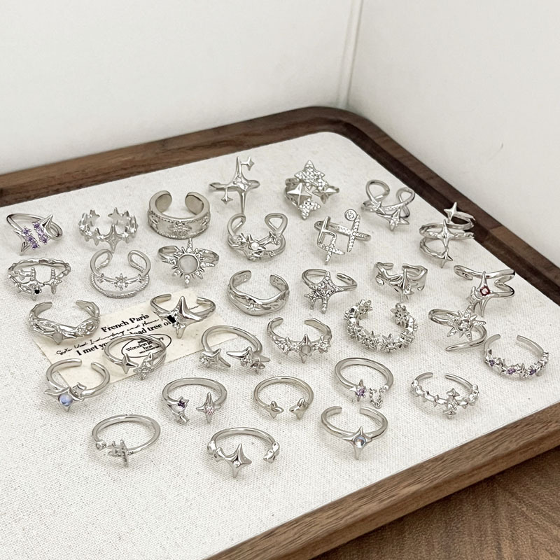 Minimalist irregular starlight style punk androgynous open ring, versatile for women, and a niche stacked index finger ring Application Scenario