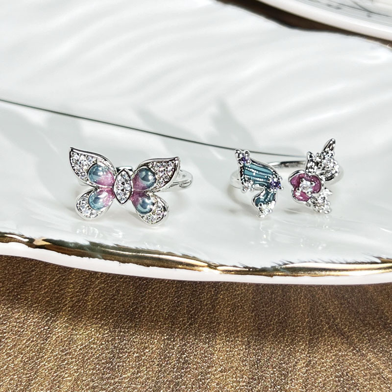 New Chinese-style blue and purple color-blocked enamel butterfly individual open ring, simple and elegant feminine androgny style, layered index finger ring Application Scenario