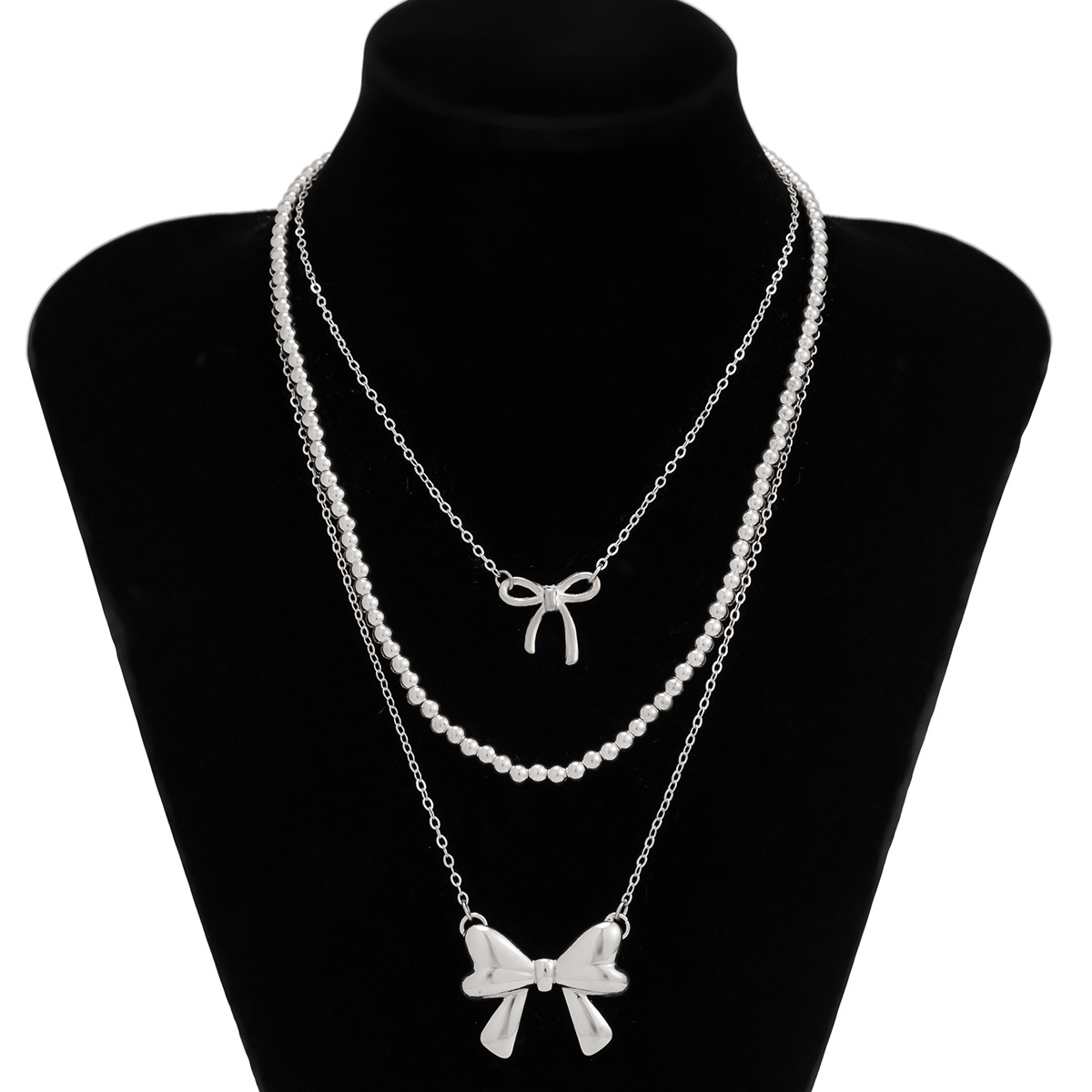 European and American cross-border jewelry, French elegant pearl beaded collarbone chain, fashionable metallic bow pendant necklace Item Picture